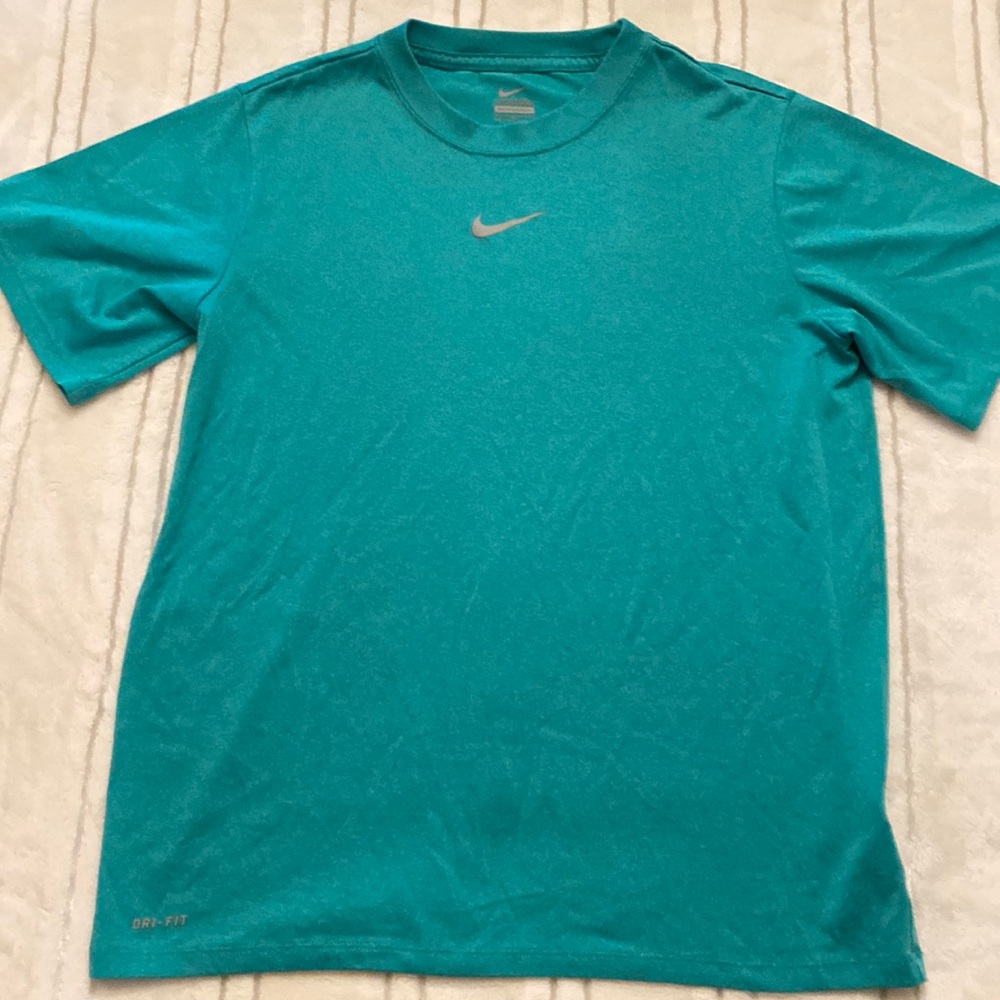 Nike Boys Large T-Shirt in Green